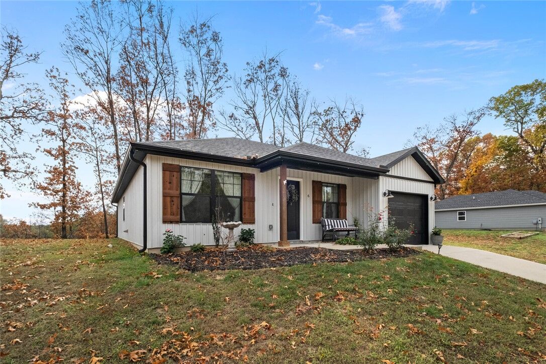 Property Photo:  6 Washington Lane  AR 72715 