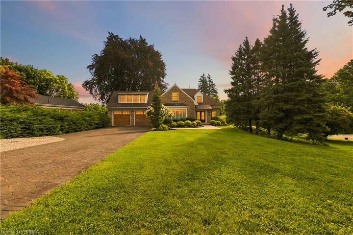 Photo de la propriété:  8 Tutela Heights Road  ON N3T 1A1 