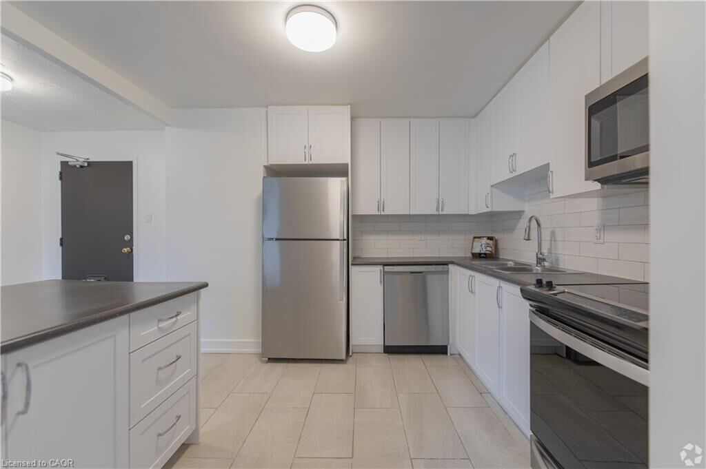 Property Photo: 285 Erb Street W 809 ON N2L 1W4