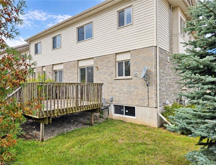Property Photo:  6 Upper Mercer Street B5  ON N2A 0B9 