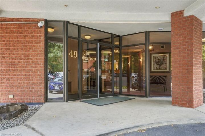 Property Photo:  49 Robinson Street 601  ON L8P 1Y7 