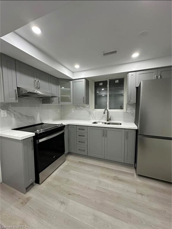 Property Photo:  5 Munro Circle Lower  ON N3T 0R1 
