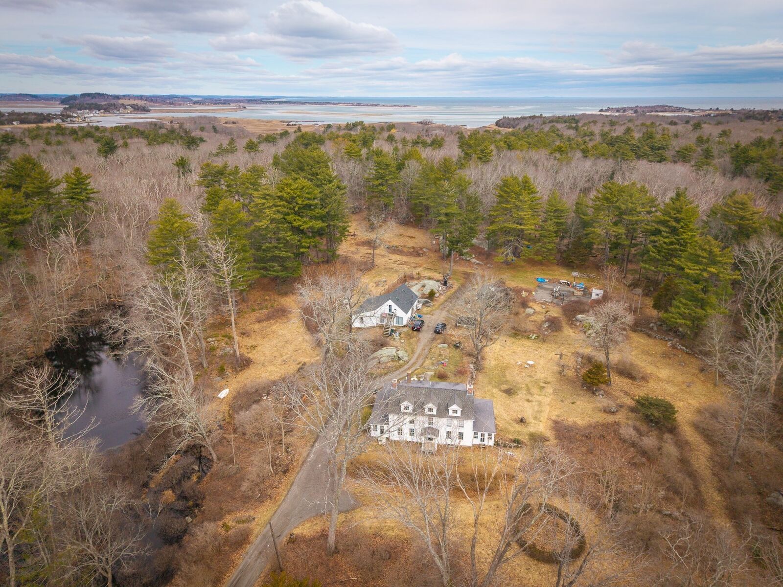 Property Photo:  5 Roberts Ct  MA 01930 
