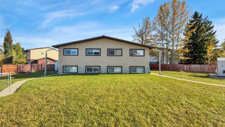 Property Photo:  5743 &Amp 5745 53 Street Close  AB T4T 1M6 