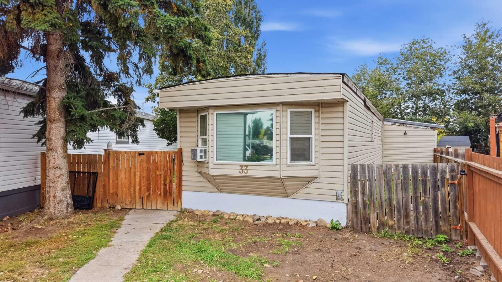 Property Photo:  4922 Womacks Road NW 33  AB T0M 0J0 
