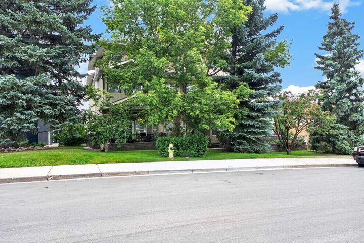Property Photo: 4718 Stanley Road SW 103 AB T2S 2R2