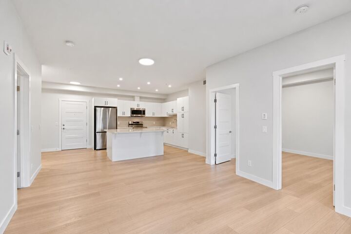 Property Photo:  81 Arbour Lake View NW 1112  AB T3G 0H4 