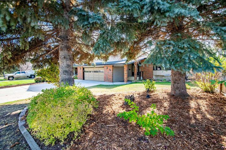 Property Photo:  43 Allan Street  AB T4R 1A6 