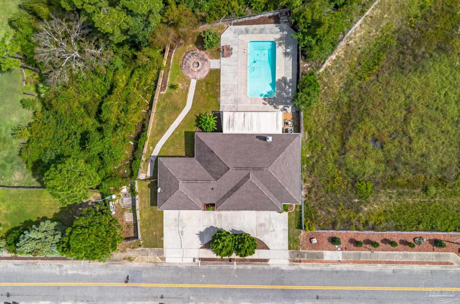 Property Photo:  1570 Woodlawn Way  FL 32563 