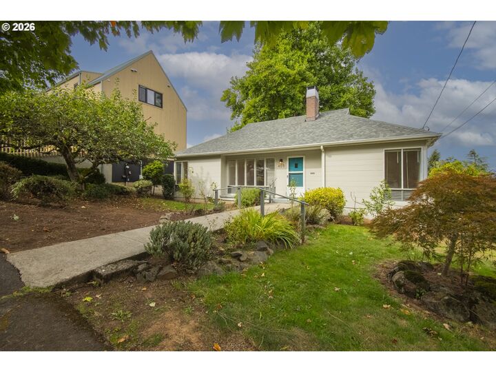 Property Photo: 409 Jackson St OR 97045
