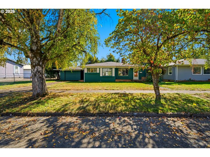 Property Photo:  348 NW Yamhill St  OR 97378 