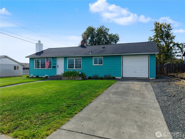 Property Photo: 513 W Meridian Avenue WA 98837