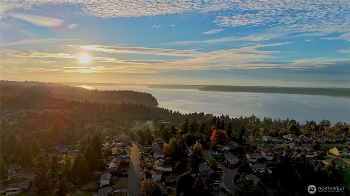 Property Photo: 2232 SW 307th Street WA 98023