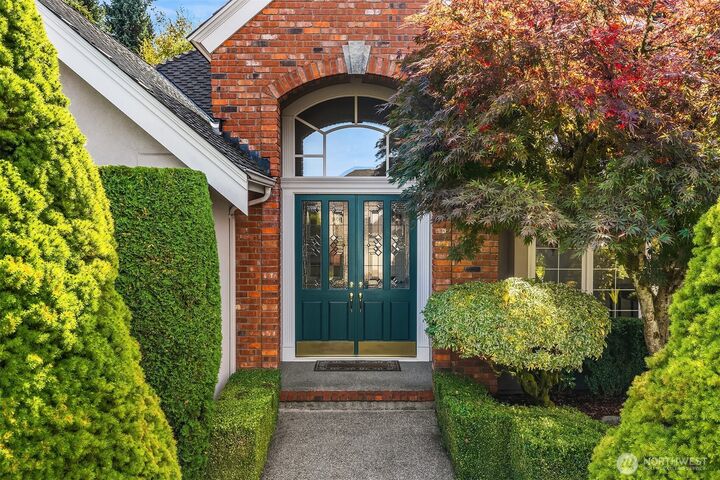 Property Photo: 5684 Matterhorn Place NW WA 98027