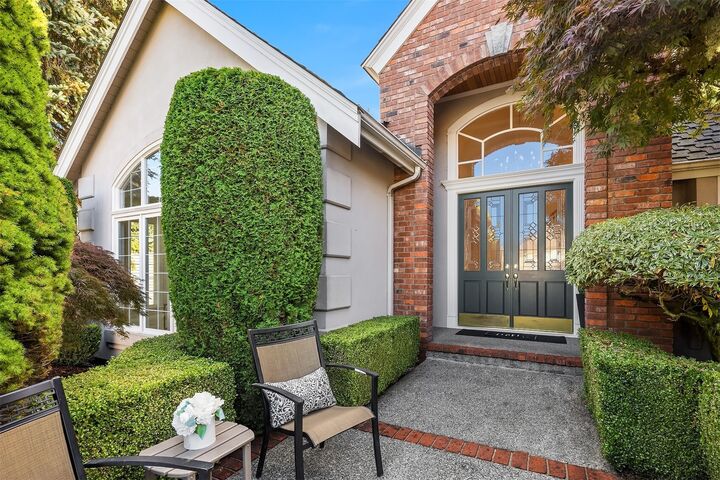 Property Photo:  5684  Matterhorn Place NW  WA 98027 