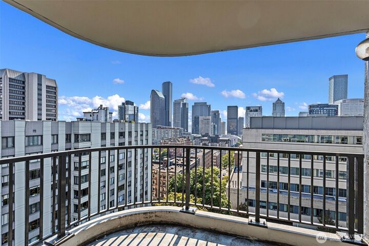 Property Photo:  1120  Spring Street 1404  WA 98122 