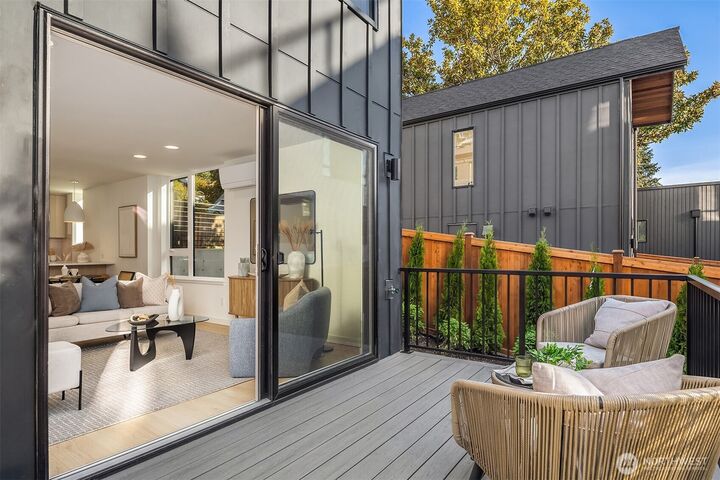 Property Photo:  2534  30th Avenue W  WA 98199 