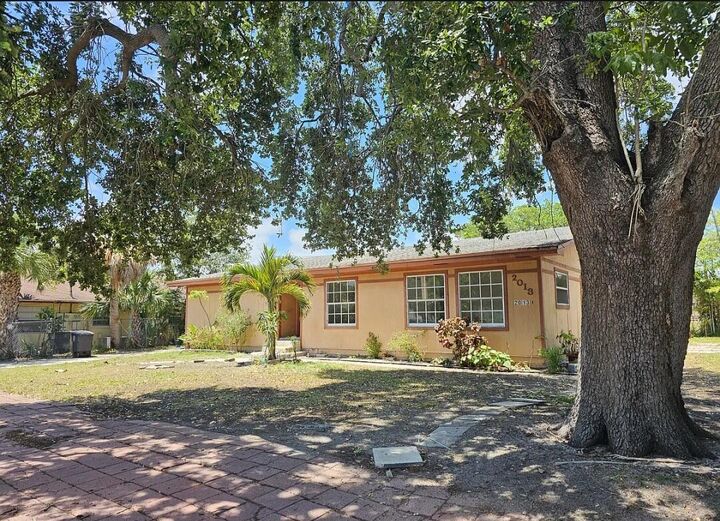 Property Photo: 2013 Dock Street FL 33401