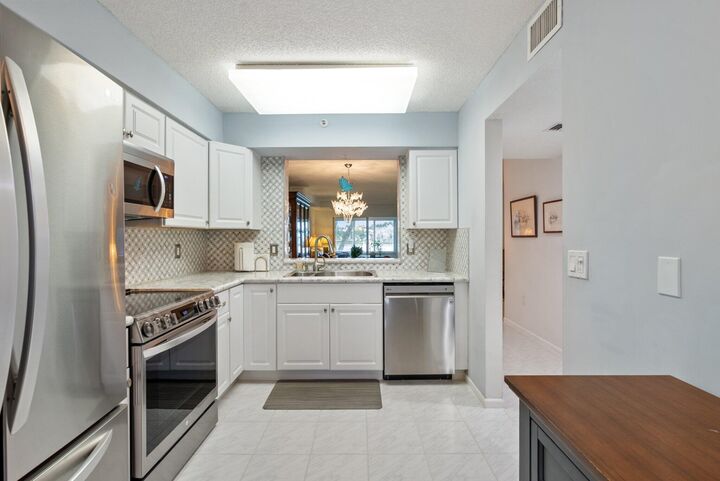 Property Photo: 6096 Huntwick Terrace 206 FL 33484
