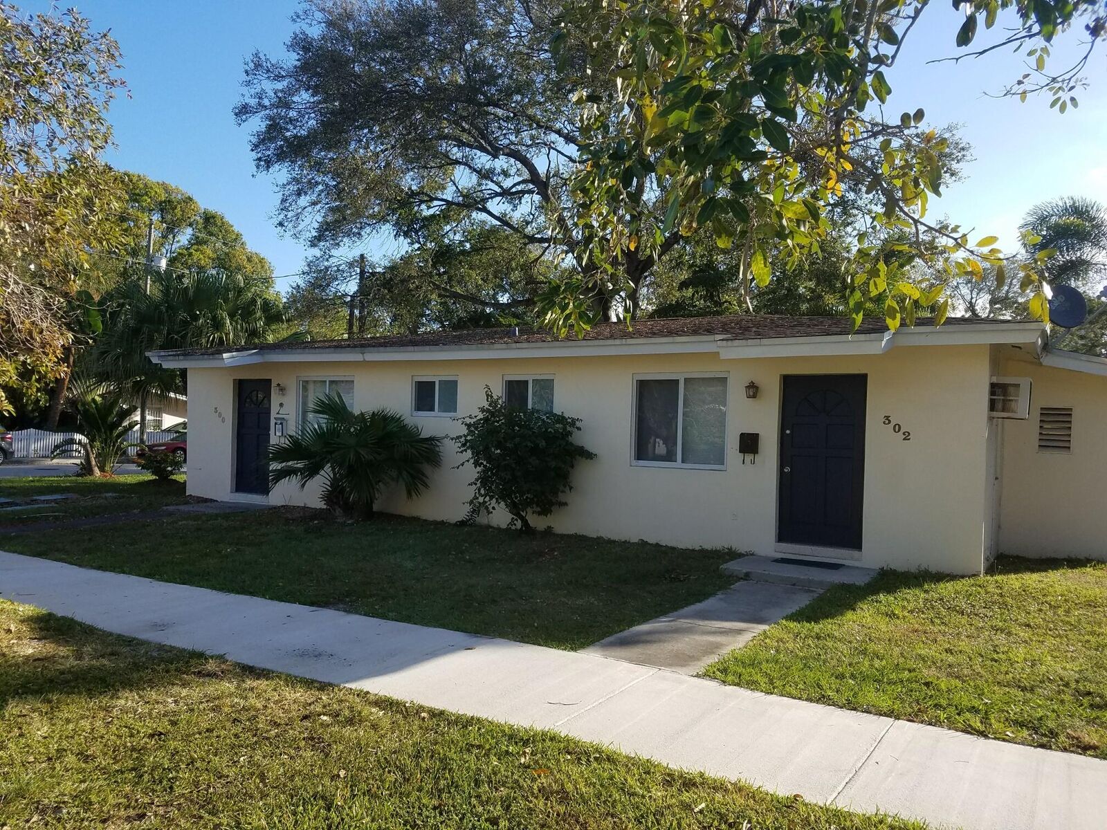 Property Photo:  300 SW 10th Avenue  FL 33312 