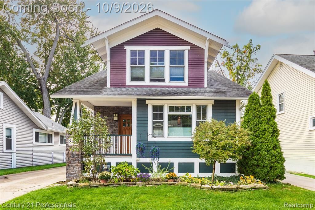 Property Photo: 304 Gardenia Avenue MI 48067
