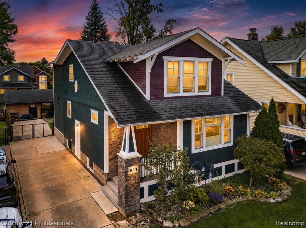 Property Photo:  304 Gardenia Avenue  MI 48067 