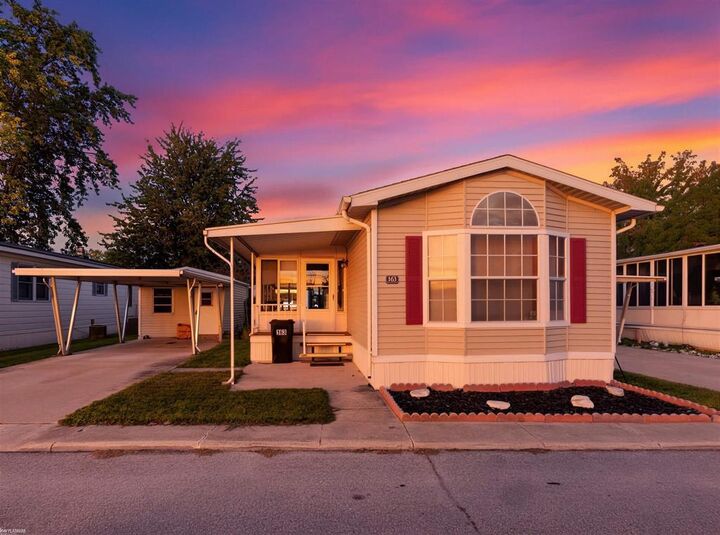 Property Photo:  3333 Ravenswood Road  MI 48040 