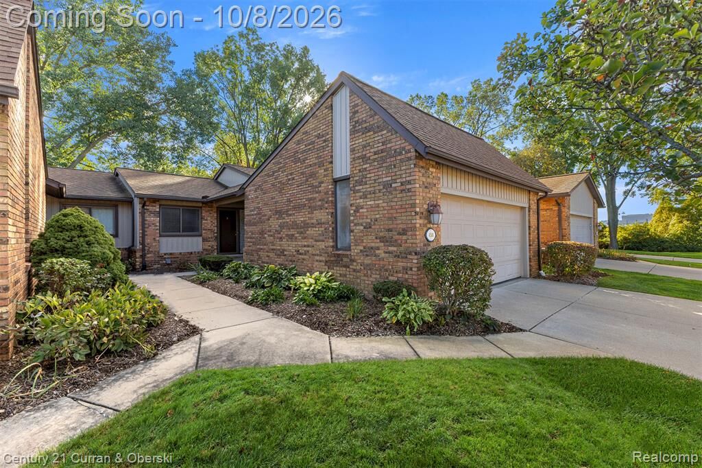 Property Photo: 4588 Laurel Club Circle MI 48323