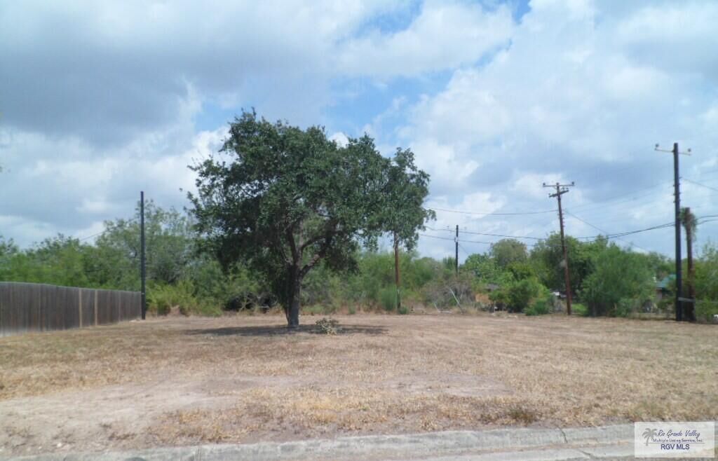 Property Photo: 610 Garrison Dr TX 78586