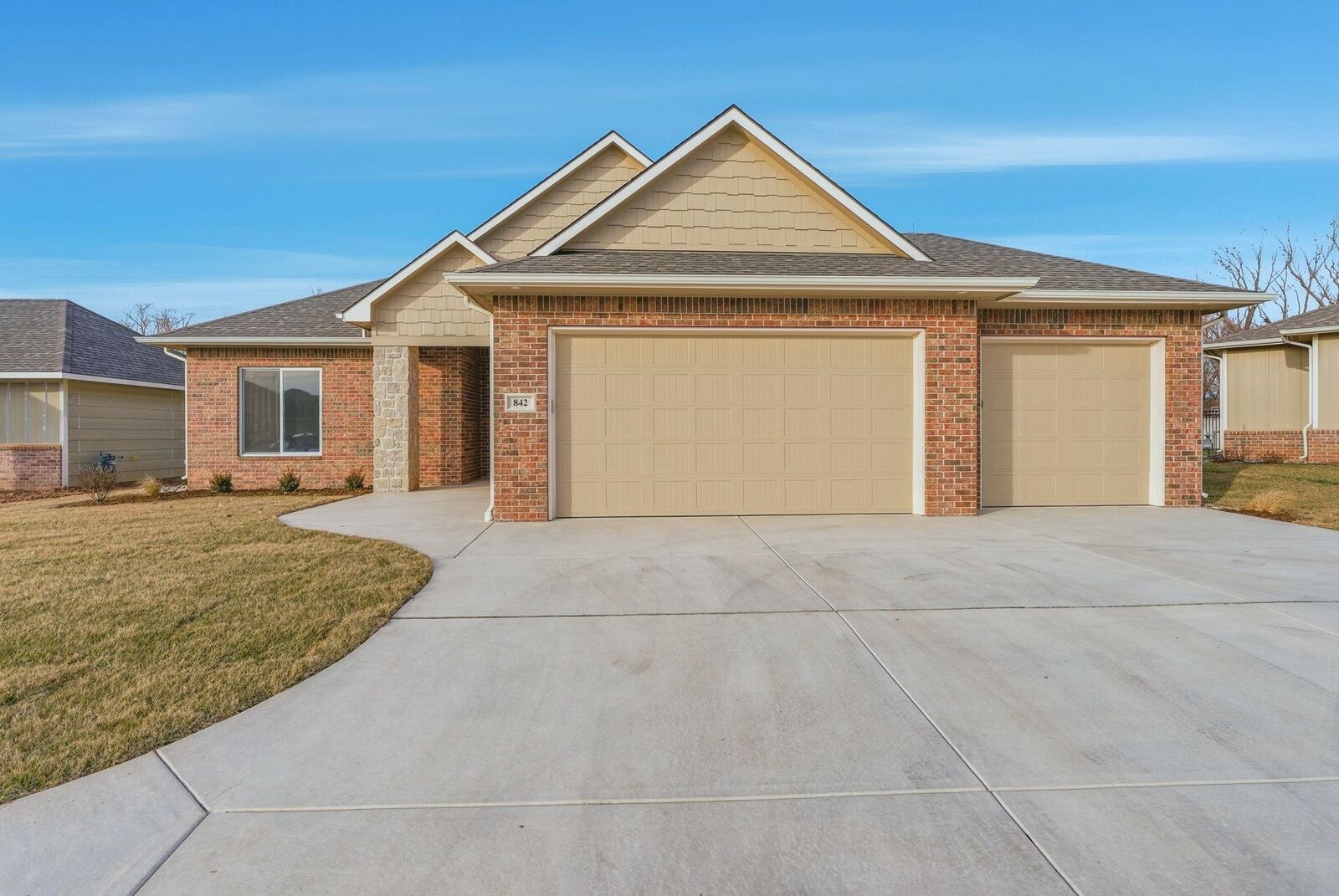 Property Photo: 842 N Thornton Ct KS 67235