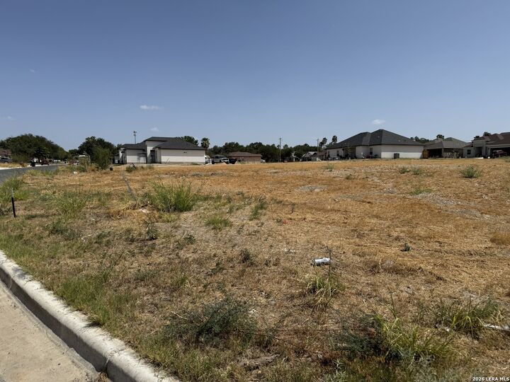 Property Photo: 804 Ceniza Dr TX 78852