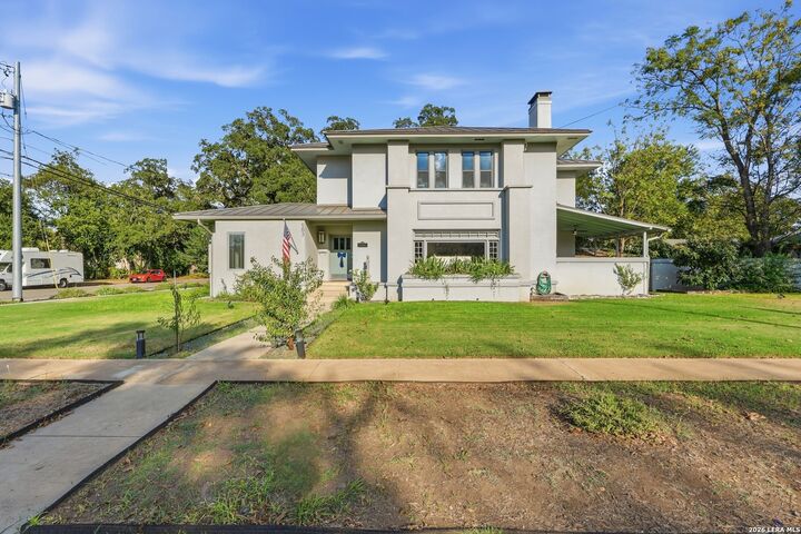 Property Photo:  503 S Austin St  TX 78155 