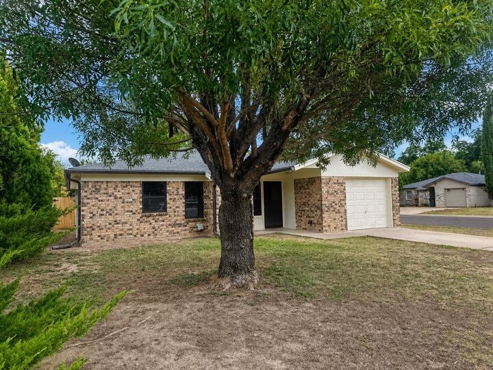 Property Photo: 1002 Alpha Circle TX 76903
