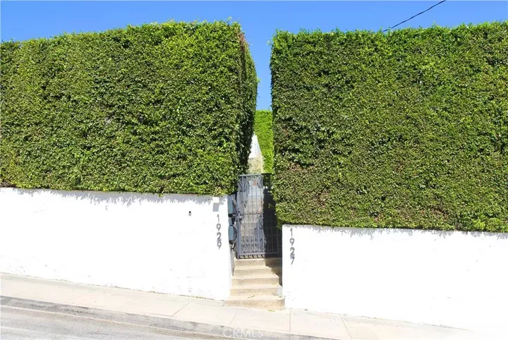 Property Photo:  1927 Delta  CA 90026 