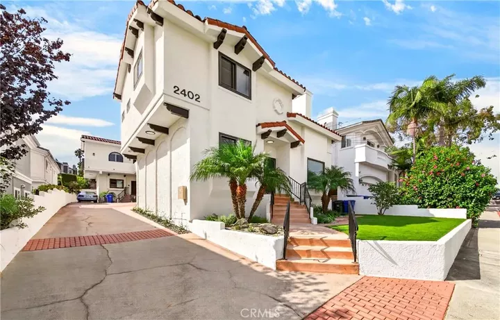 Property Photo: 2402 Clark Lane A CA 90278