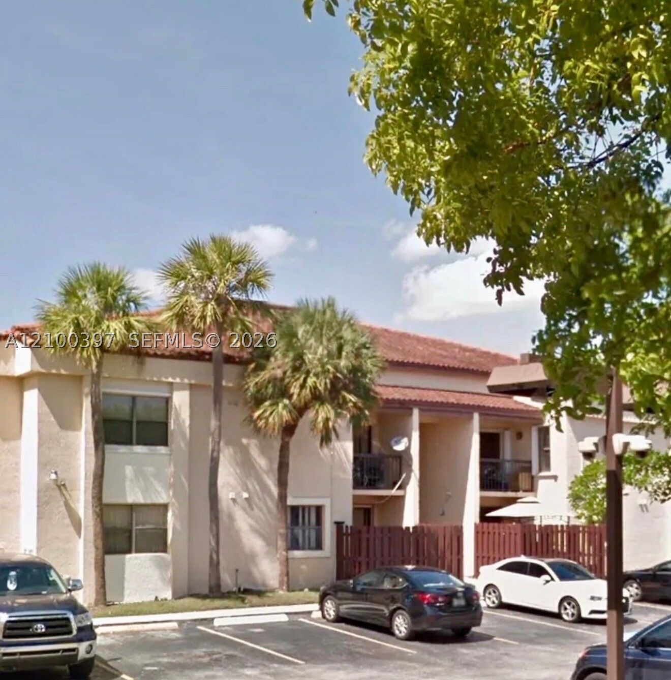Property Photo:  690 W Park Dr 107-2  FL 33172 
