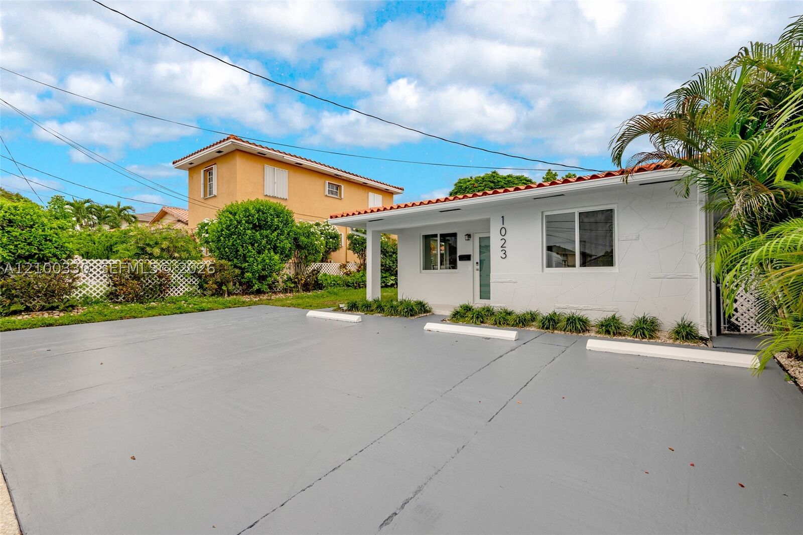Property Photo:  1023 SW 11th St 1023  FL 33129 