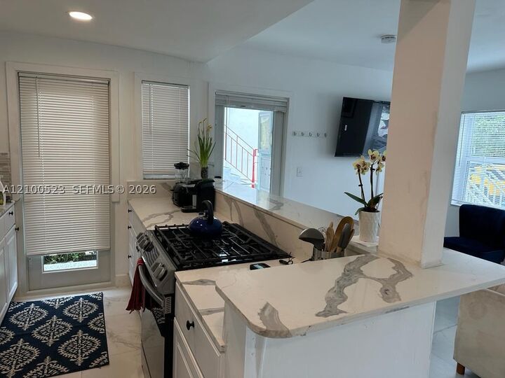 Property Photo:  1234 Euclid Ave 1  FL 33139 