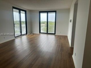 Property Photo: 901 Hillcrest Dr 501 FL 33021