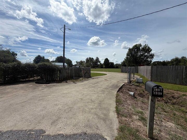 Property Photo: 3907 Yellowrose Drive LA 70665