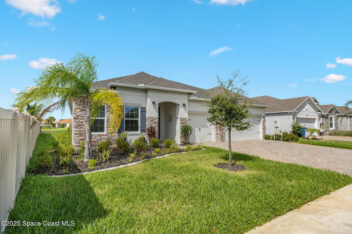 Property Photo: 3520 Rixford Way SE FL 32909