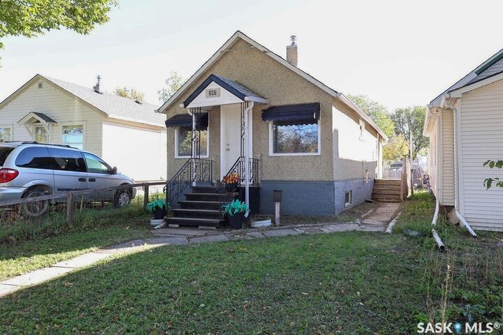 Property Photo:  297 Smith Street  SK S4R 2K8 