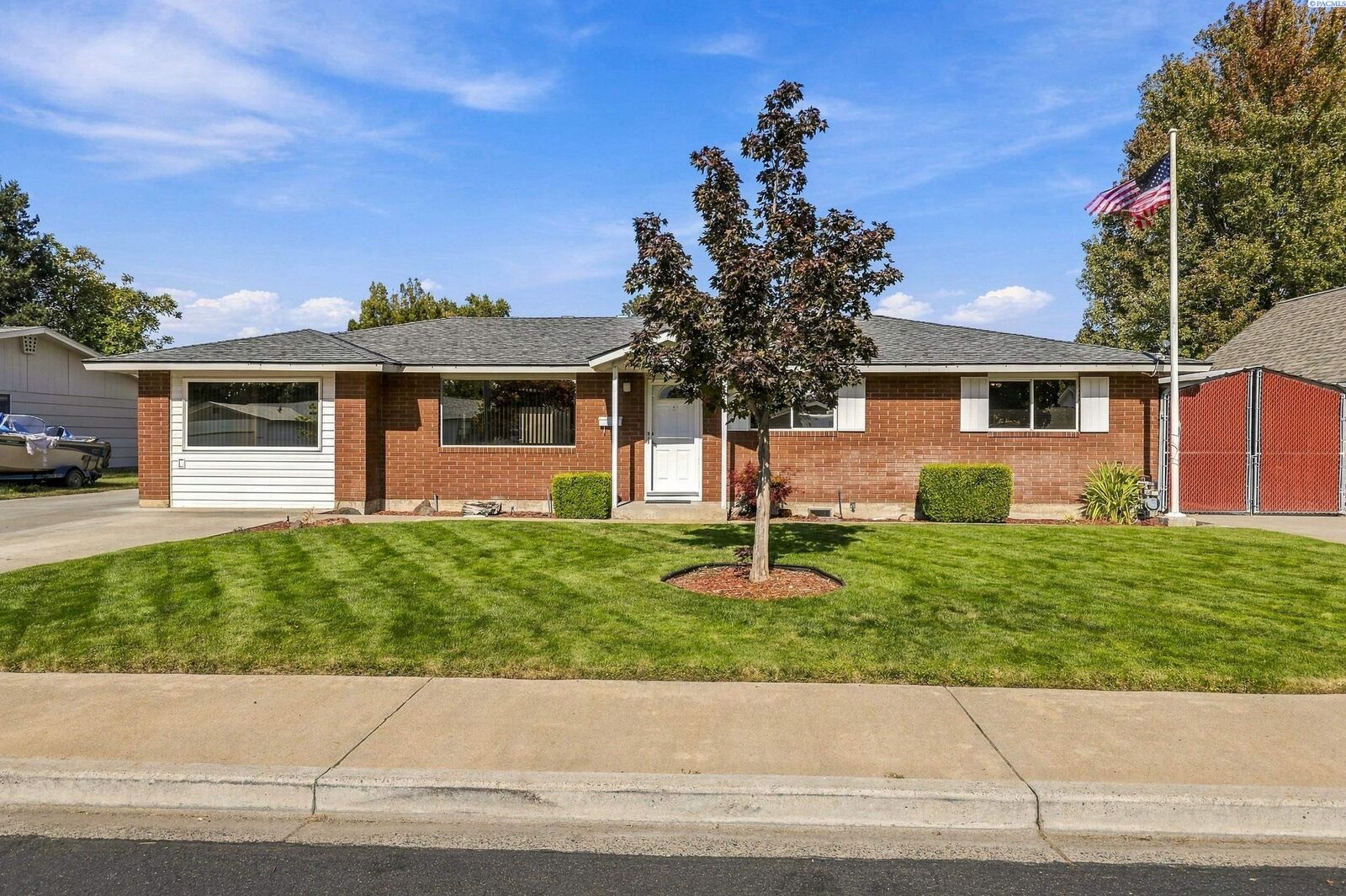 Property Photo: 540 Holly St WA 99352