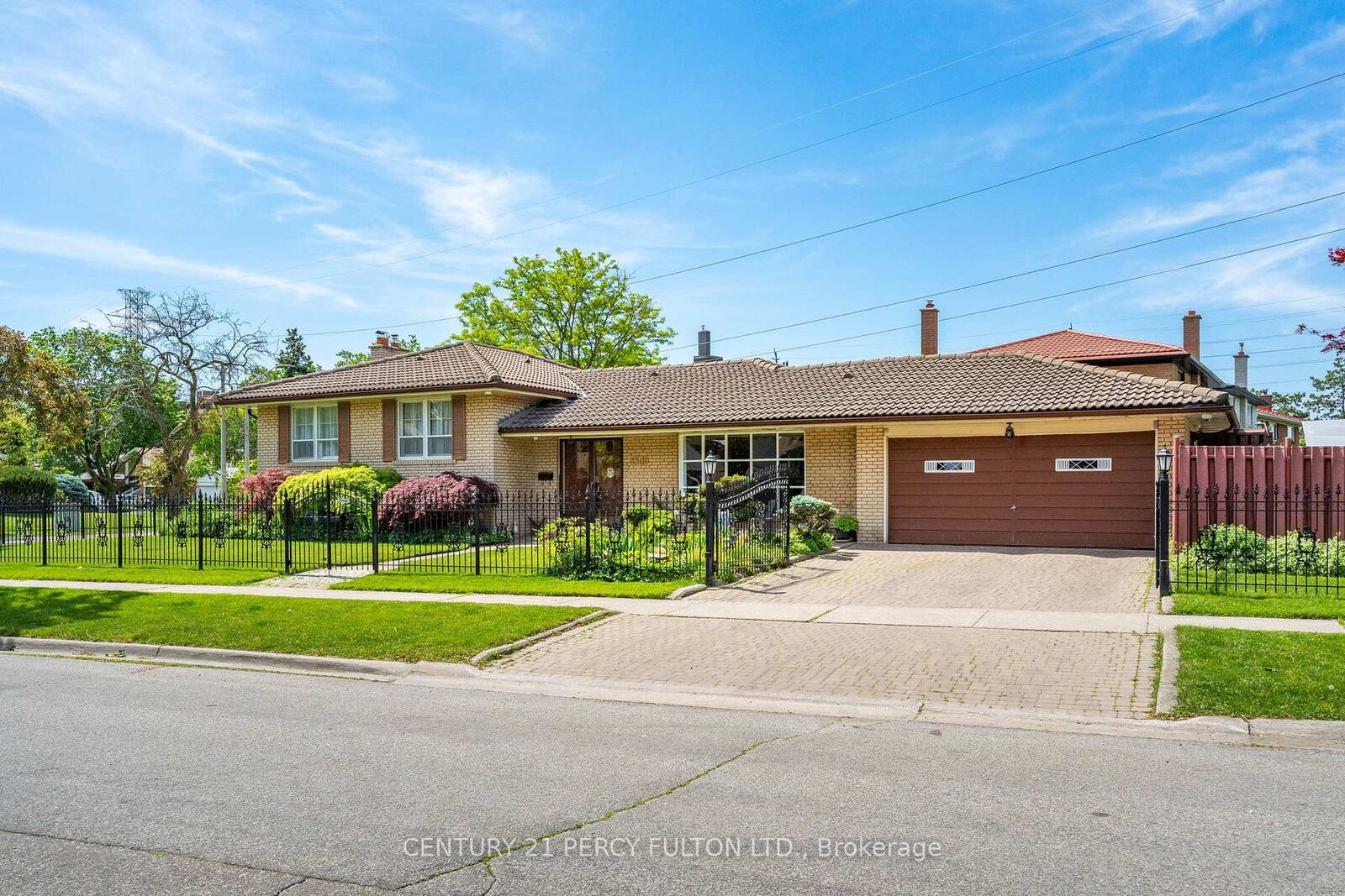 Property Photo:  3500 Silverplains Drive  ON L4X 2P4 
