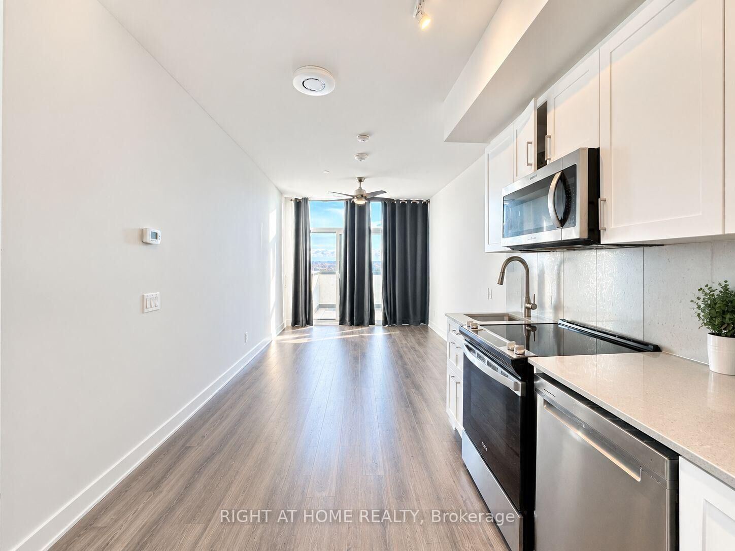 Property Photo:  681 Yonge Street 708  ON L9J 0K1 