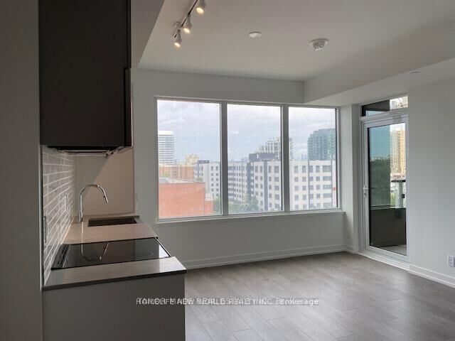 Property Photo:  270 Dufferin Street 822  ON M6K 0H8 