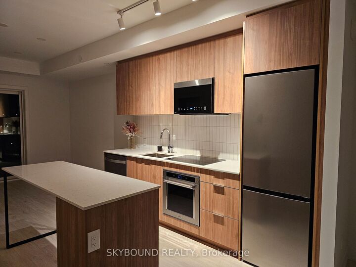 Property Photo:  3008 William Cutmore Boulevard 522  ON L6H 7G1 