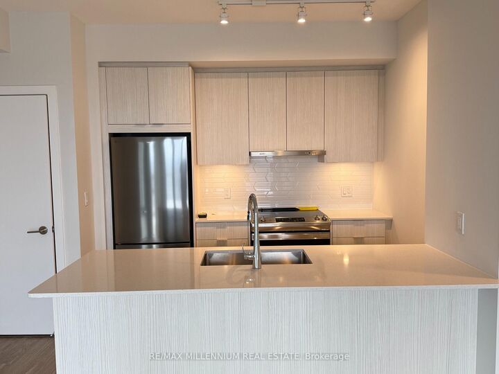 Property Photo:  430 Square One Drive 1607  ON L5B 0L6 