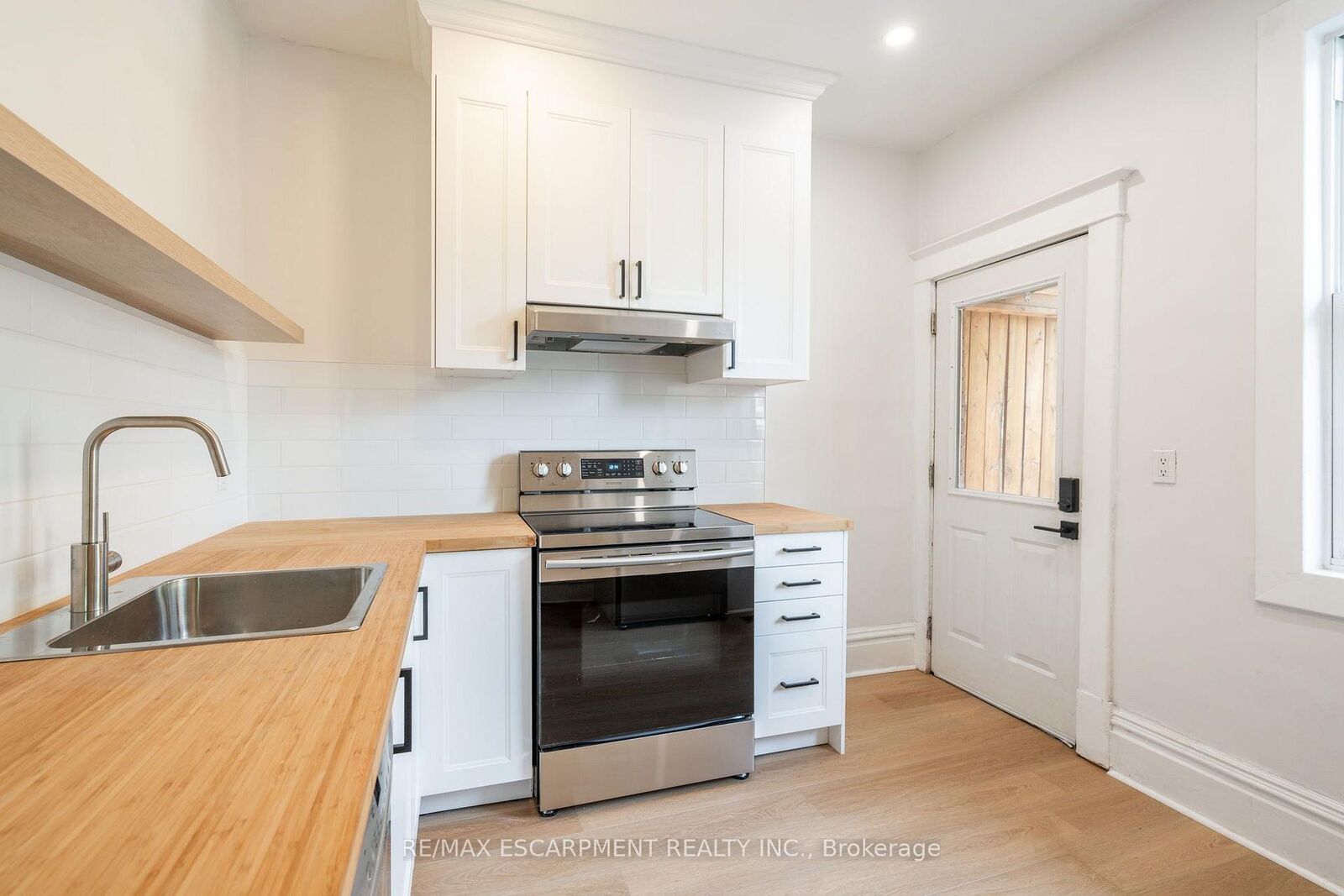 Property Photo:  48 Burris Street 1  ON L8M 2J4 