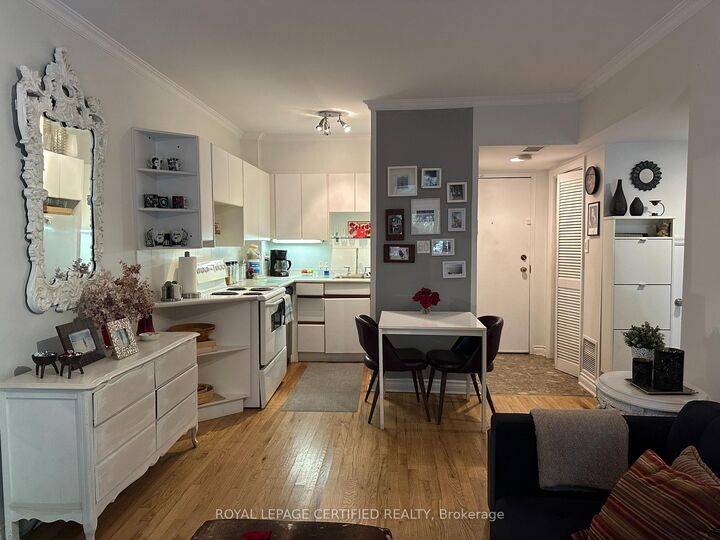 Property Photo:  60 Kippendavie Avenue 002  ON M4L 3R5 